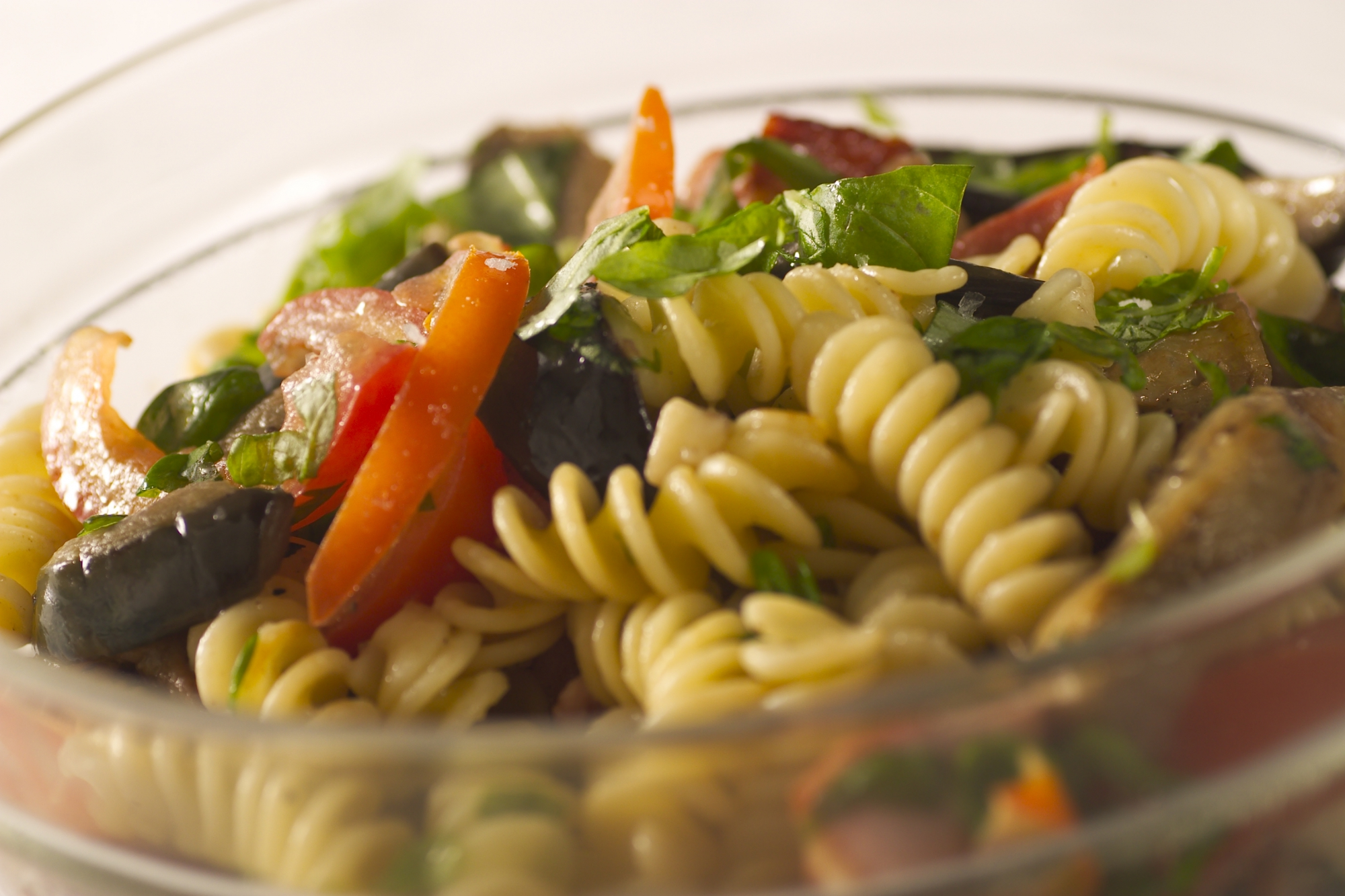 Varm pastasalat med auberginer