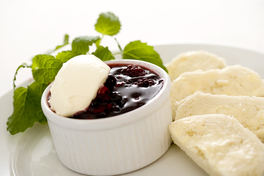 Sommerbudding med creme fraiche