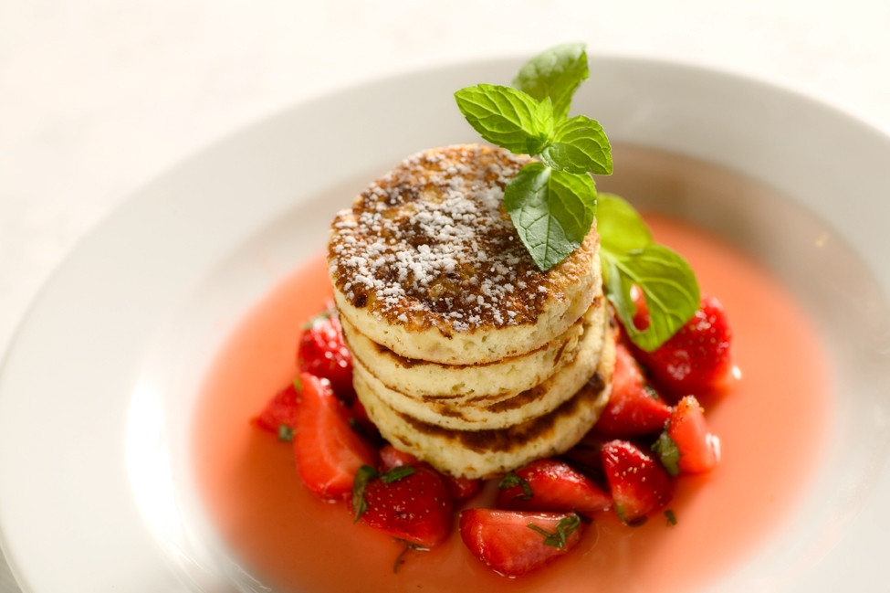 Bananfritter med marinerede jordbær