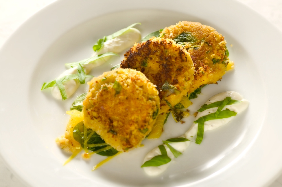 Kikærtebøffer med yoghurtdressing