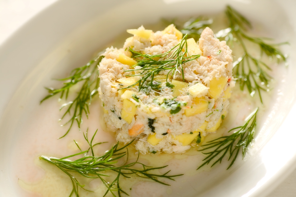 Krabbe- og mangotartar med hindbærdressing