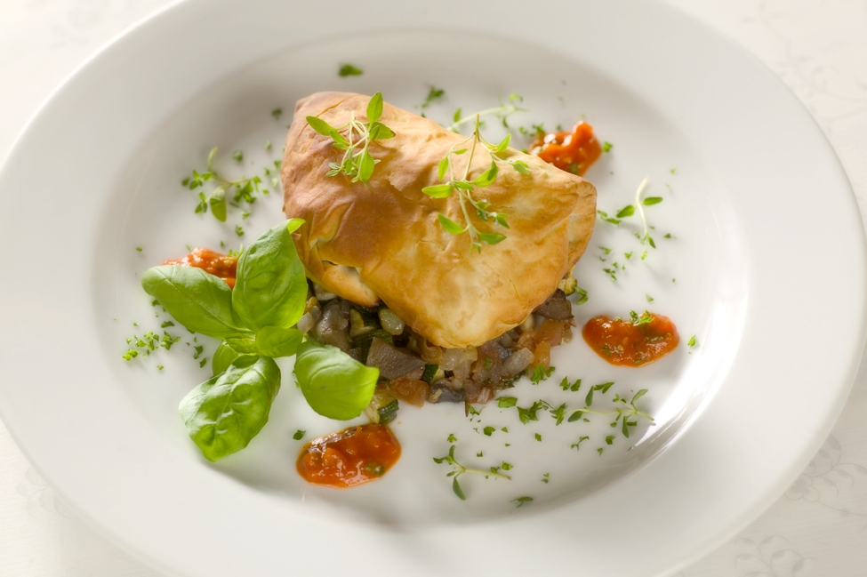 Filodejsindbagt svinemørbrad med grøntsagsragout