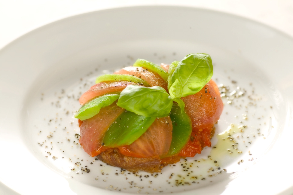 Tomat- peberfrugt- og basilikumtærte