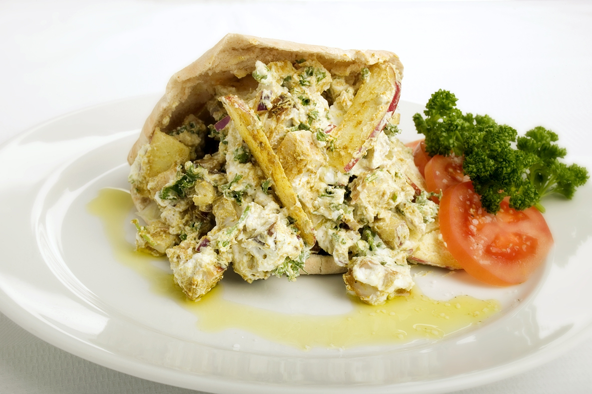 Grillet kyllingesalat med pita