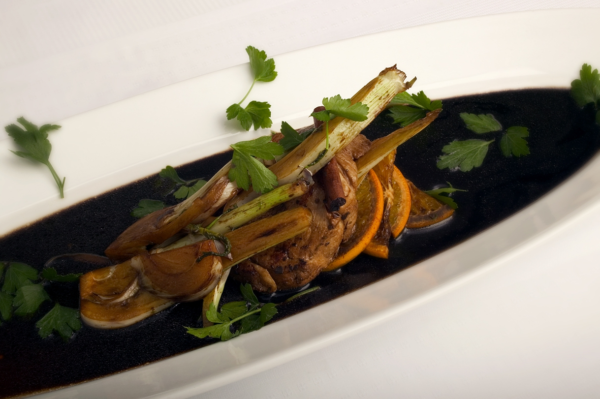 Braiseret svinekød med appelsin og fennikel