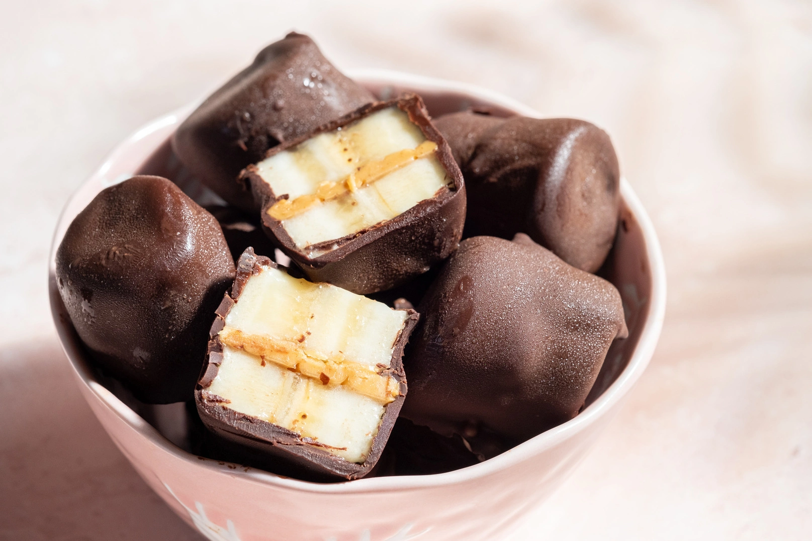 Banansnack med peanut butter og chokolade