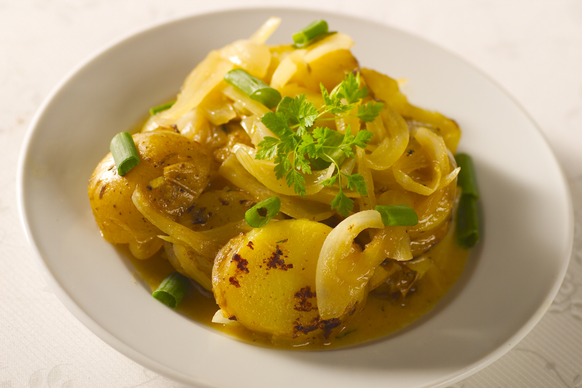 Kartoffelsalat med karry