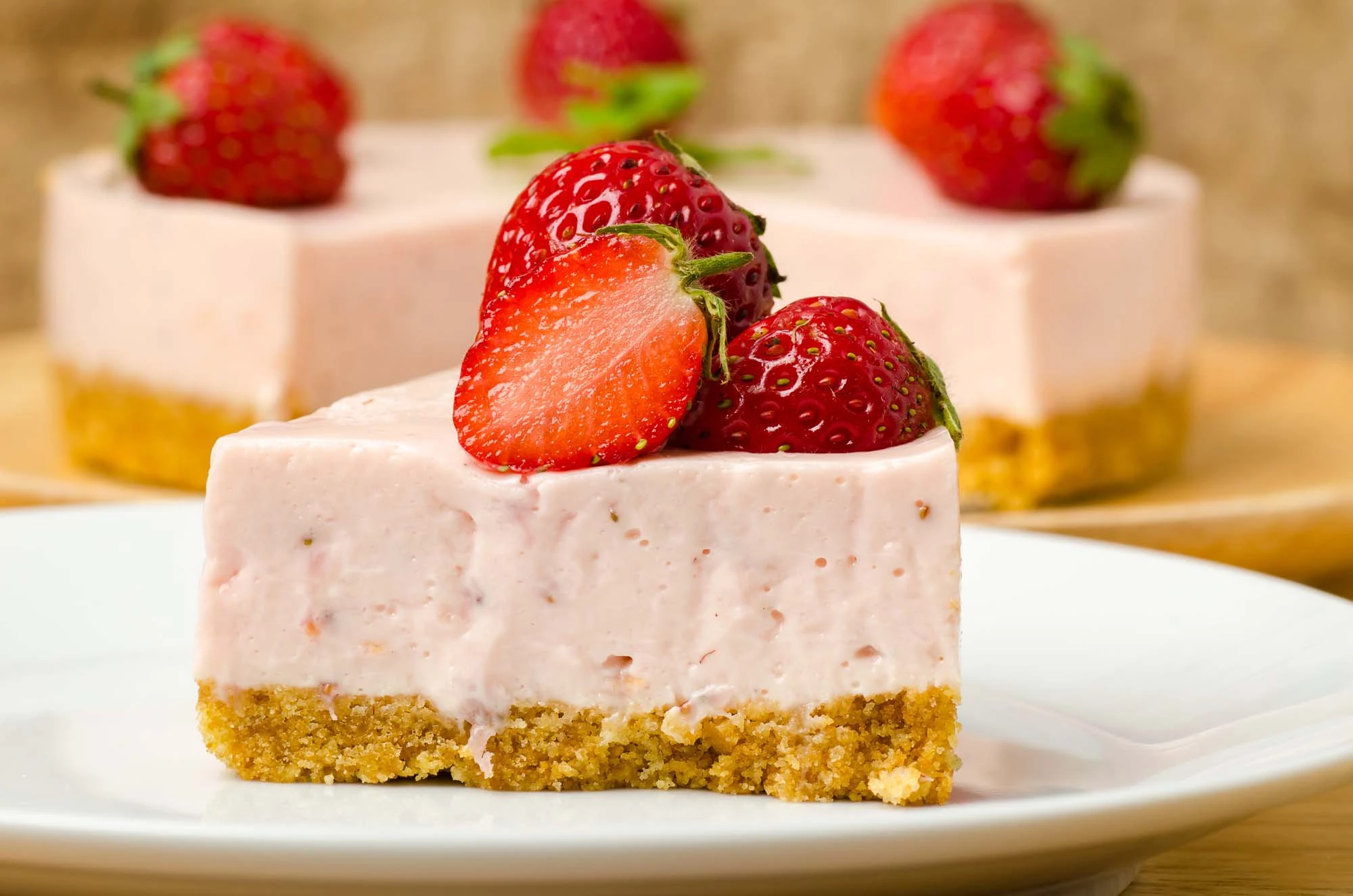Frossen cheesecake med sommerbær