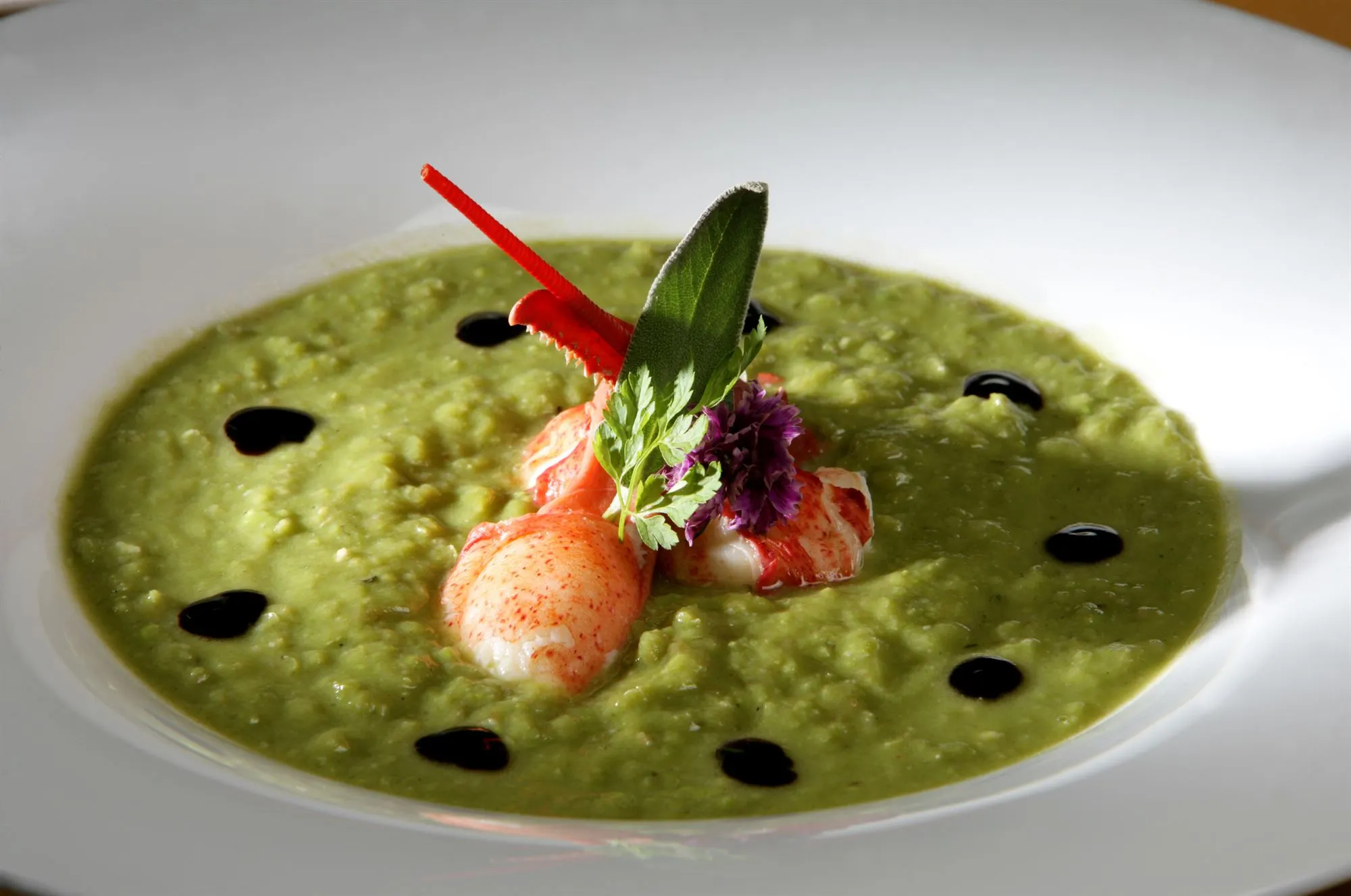 Ærtesuppe med jomfruhummerhaler