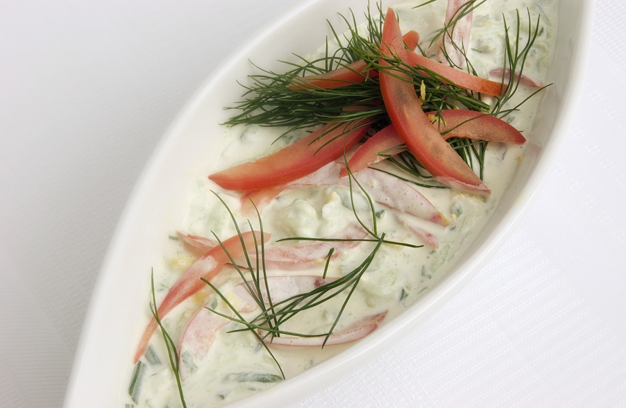 Tzatziki med agurk og tomat