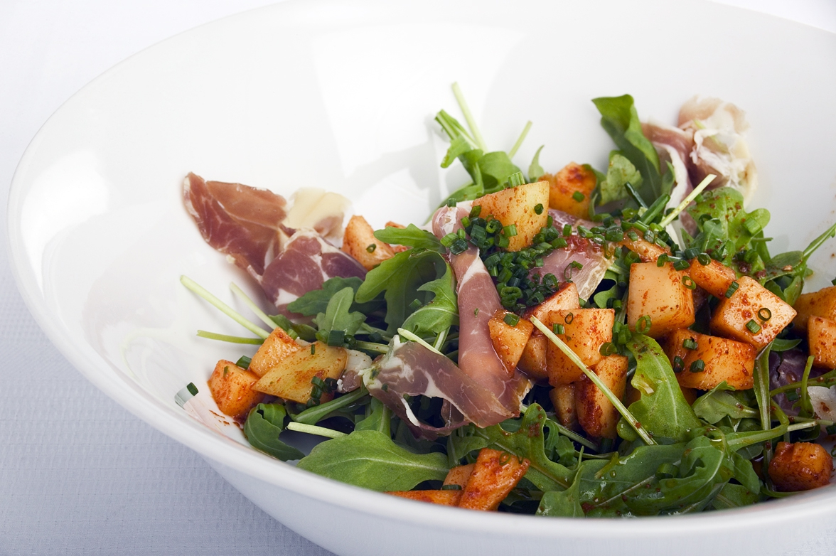 Parmaskinke, melon og rucola med paprikadressing