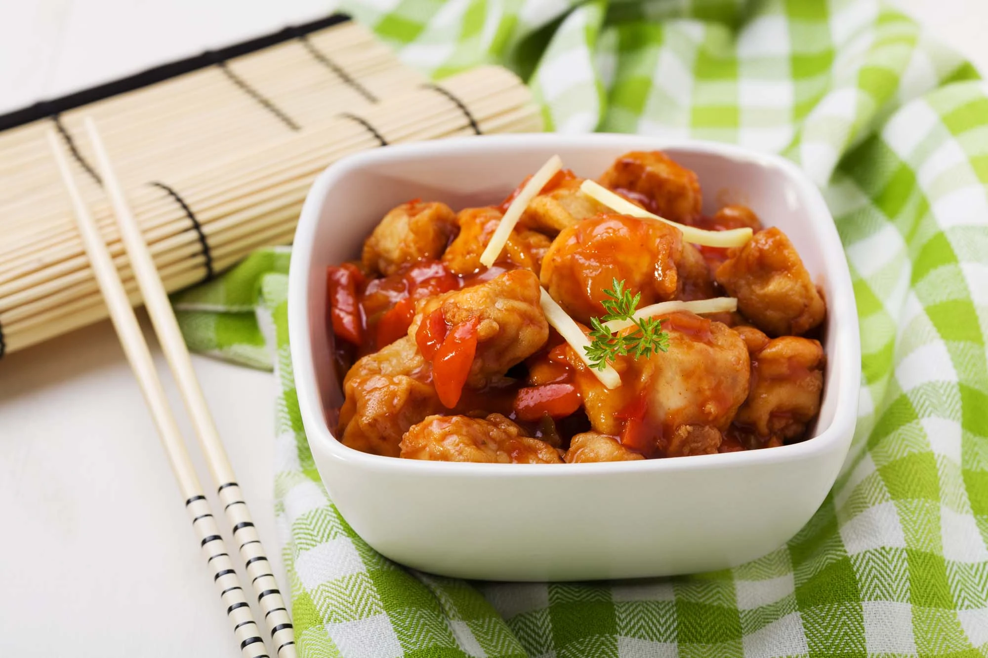 Indbagt kylling med sur sød sauce