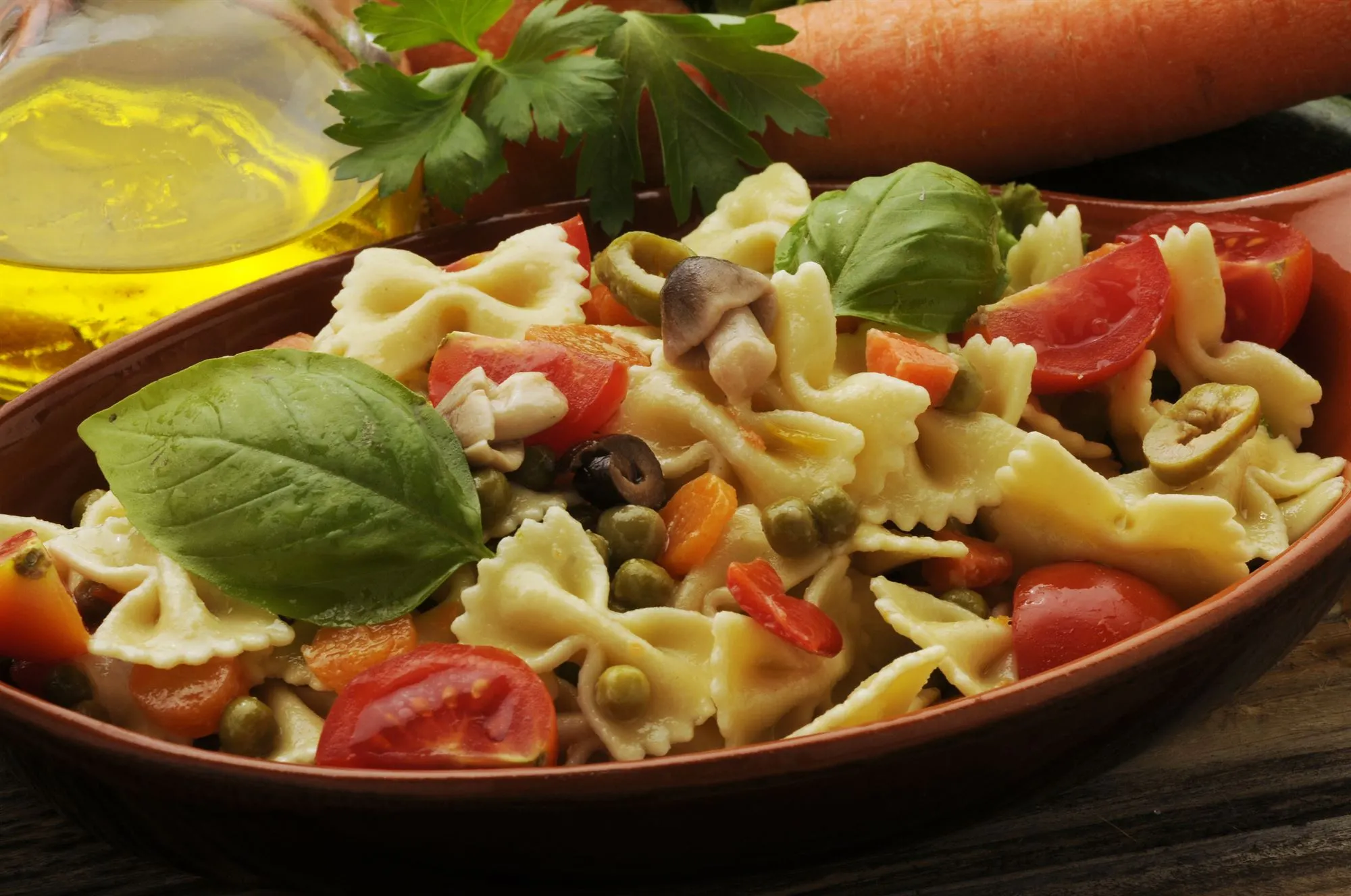 Varm pastasalat med svampe og radicchio