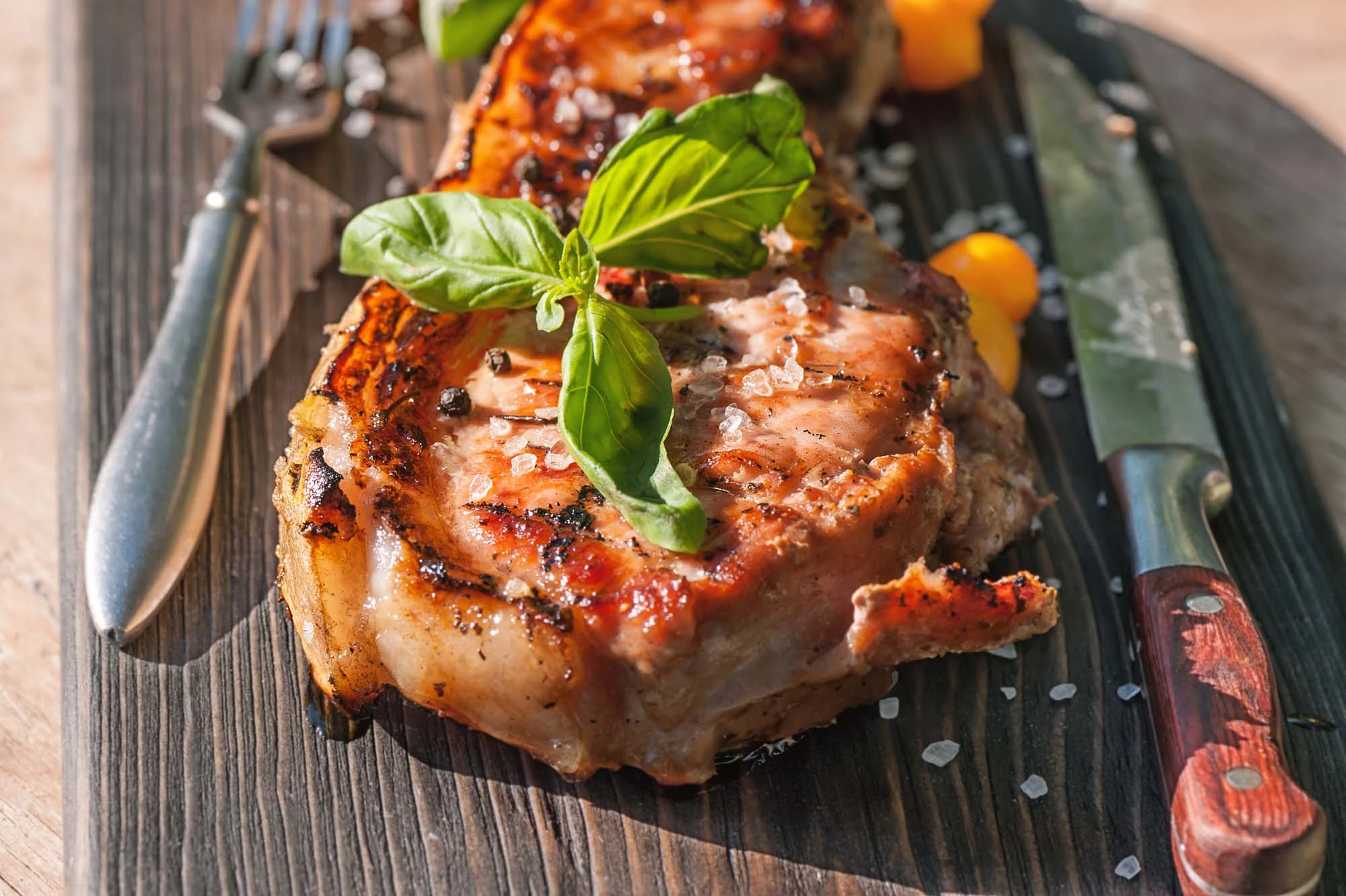 Grillede svinekoteletter med italiensk marinade