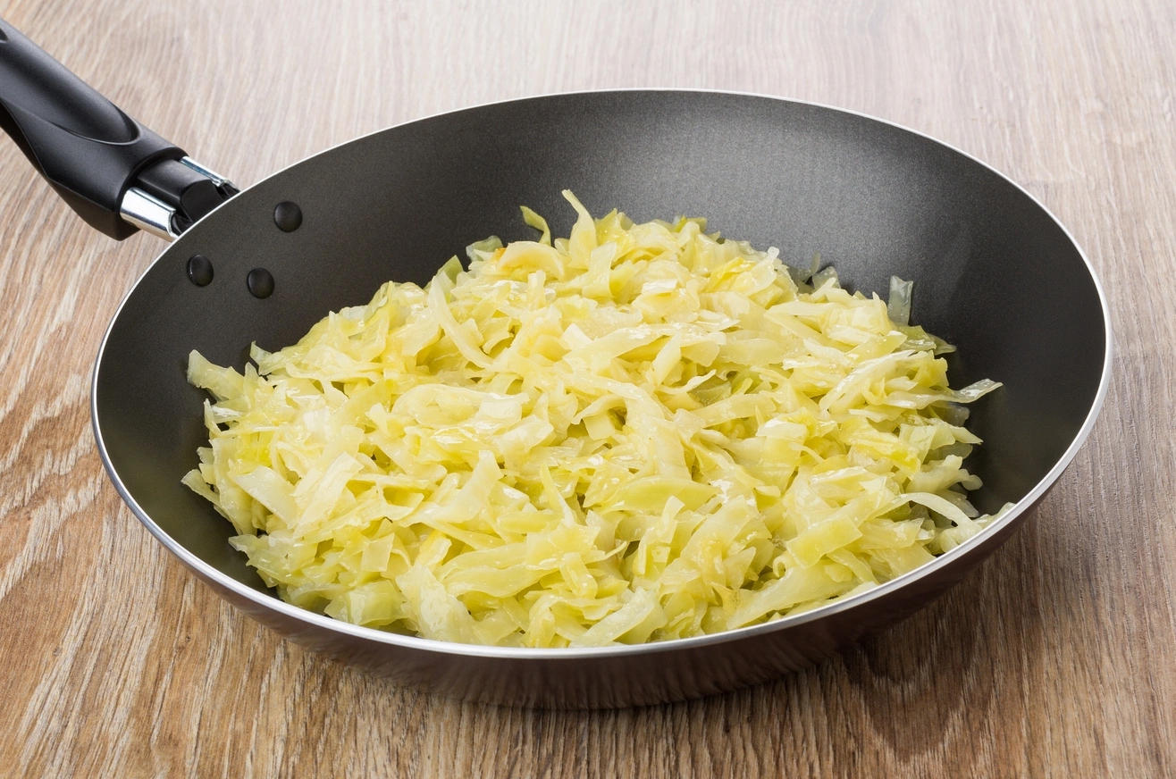 Spidskål på panden