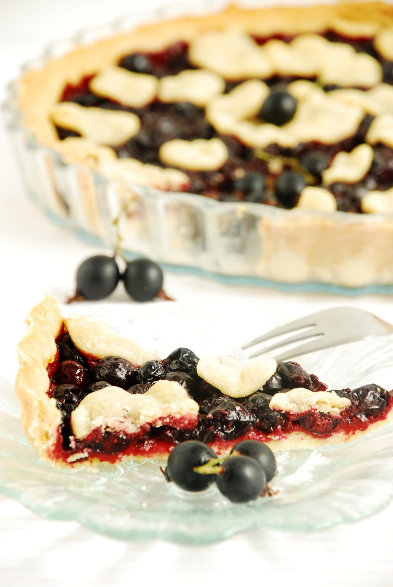 Tærte med aroniabær og crumble