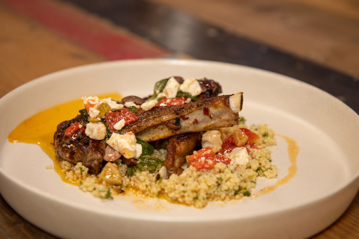 Lammekoteletter med gremolata og couscoussalat