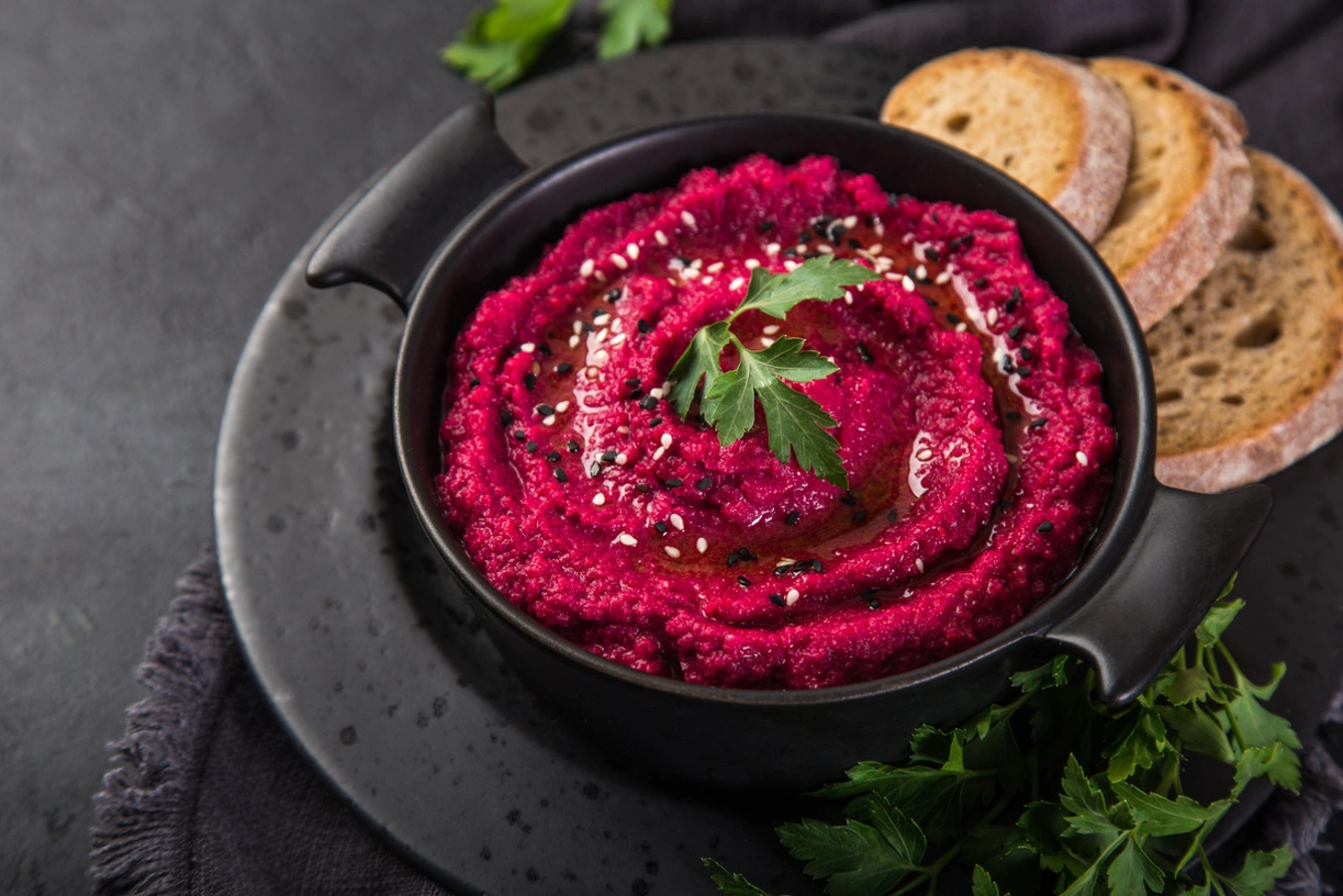 Rødbedehummus