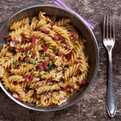 Pastasalat med bacon