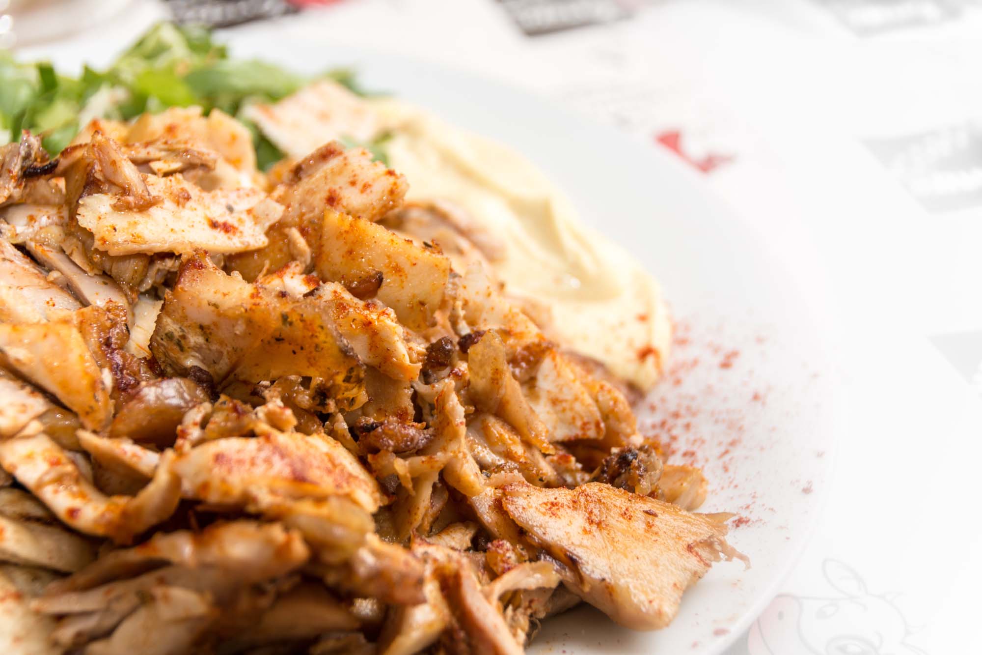 Kyllingegyros med yoghurt-dildsauce
