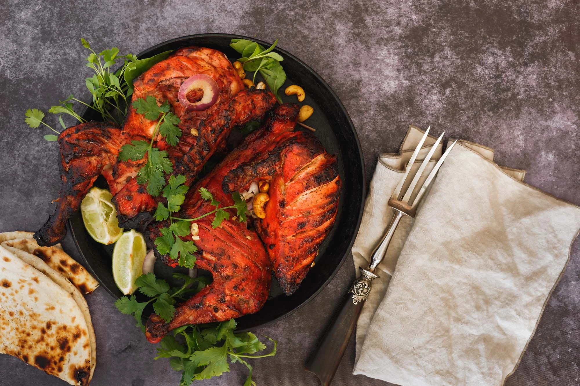 Helstegt kylling med tandoori og mangochutneydip