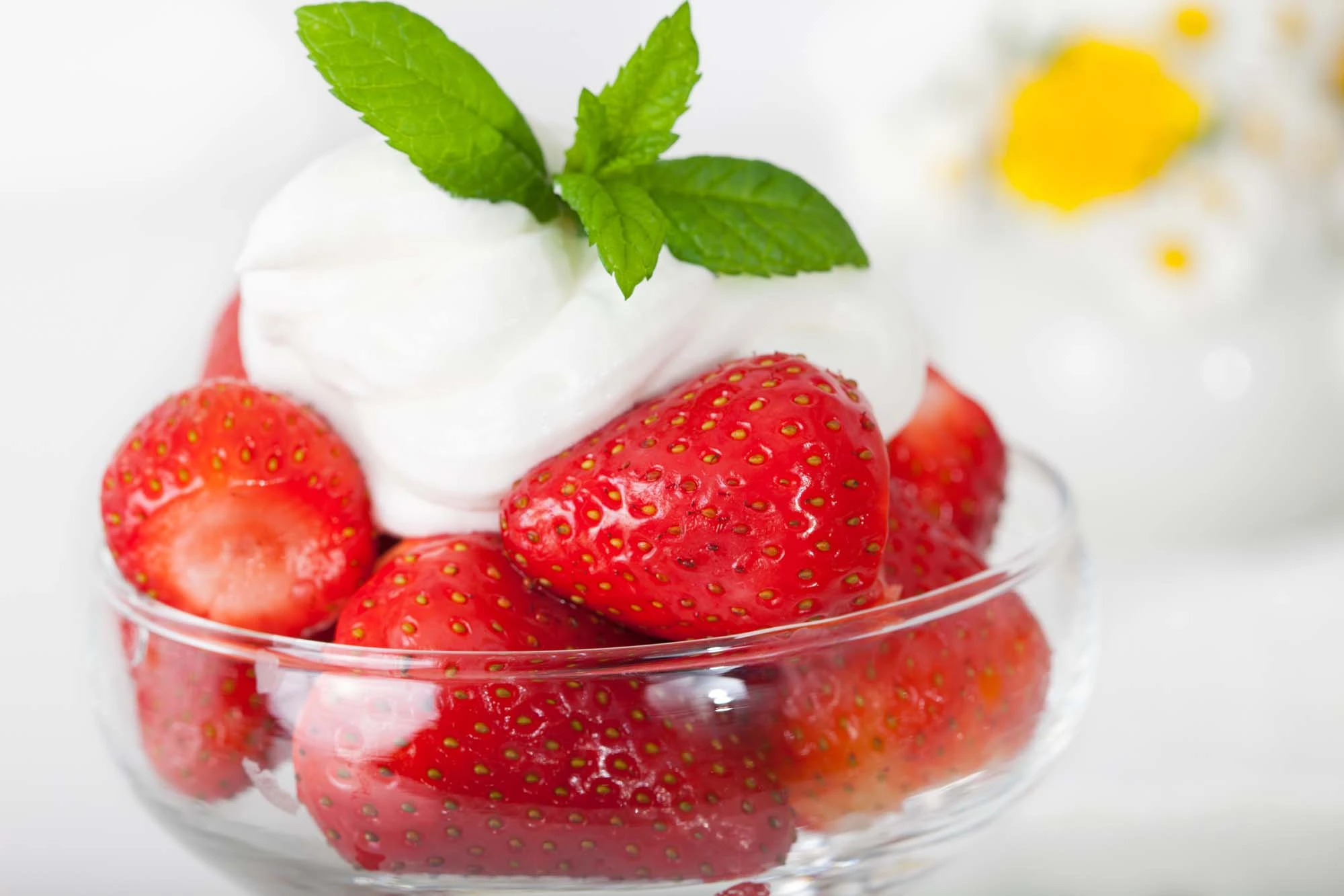 Jordbær med mynte og chantilly