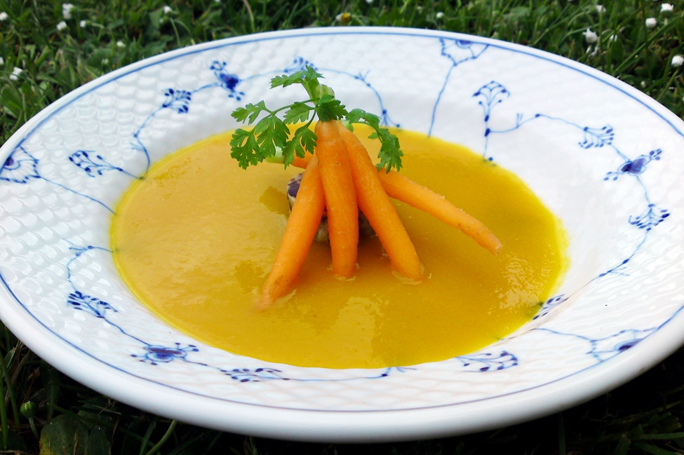 Gul suppe med nye gulerødder