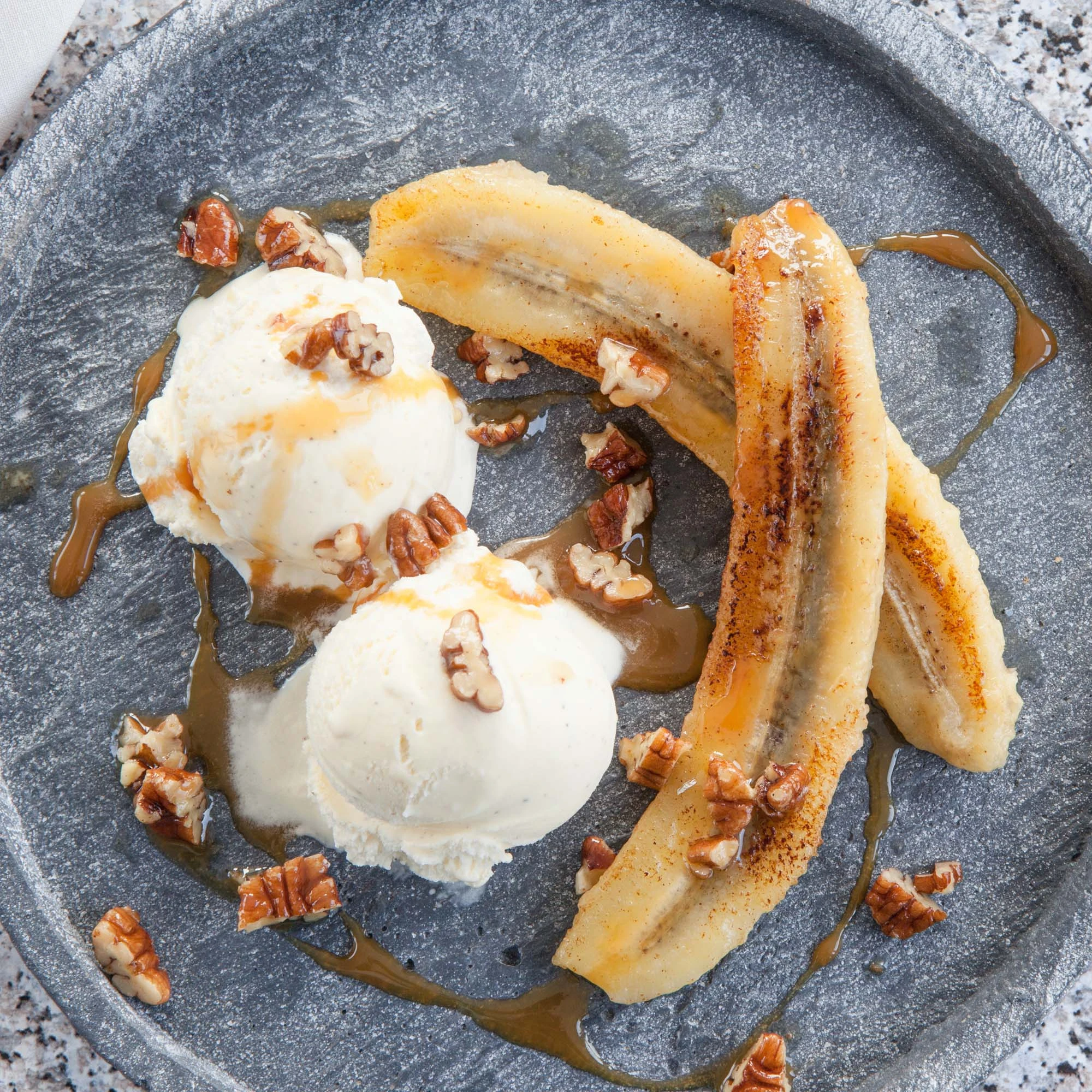 Bananer i kokosmælk med is