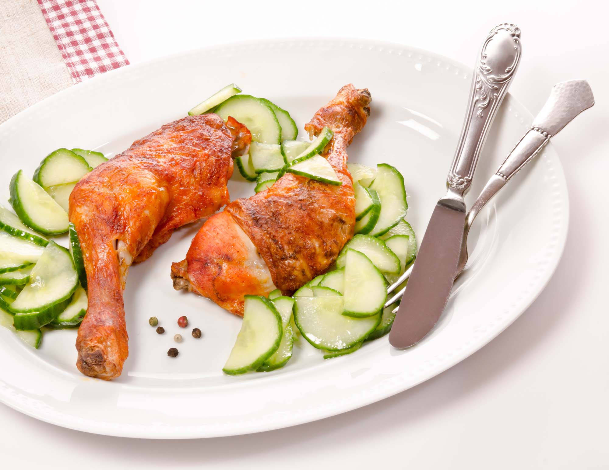 Stegt kylling med agurkesalat