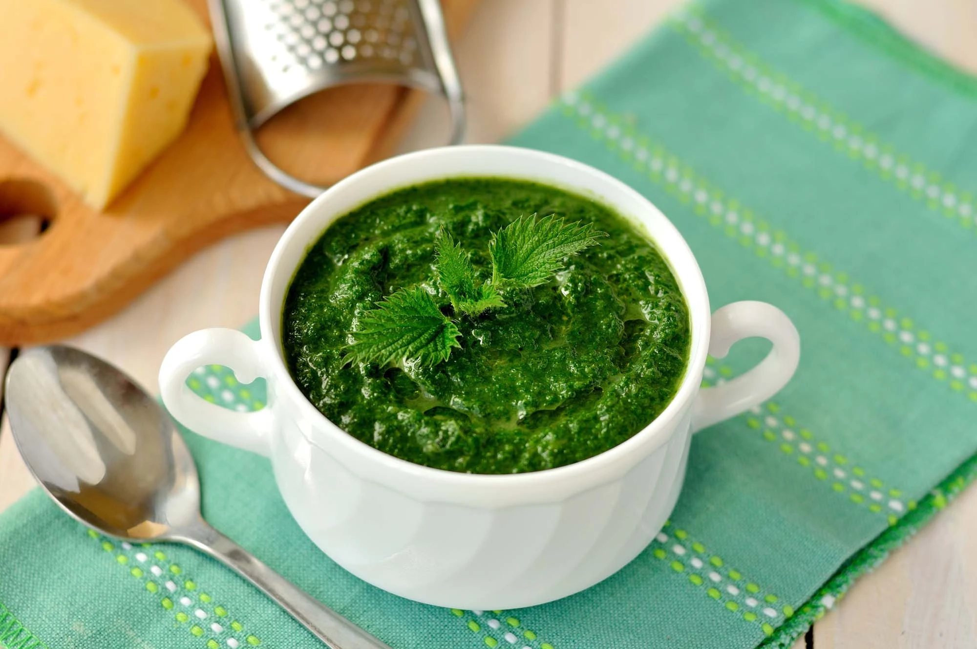 Bålsuppe med brændnælde