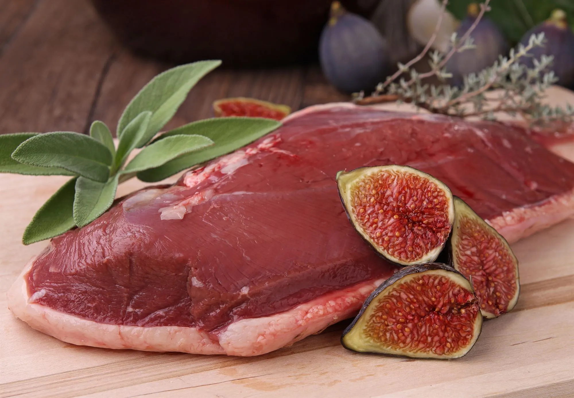 Røget andebryst med gorgonzolagratinerede figner