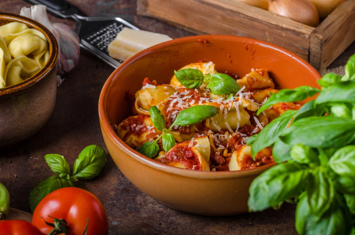Børnevenlige tortellini med tomatsauce