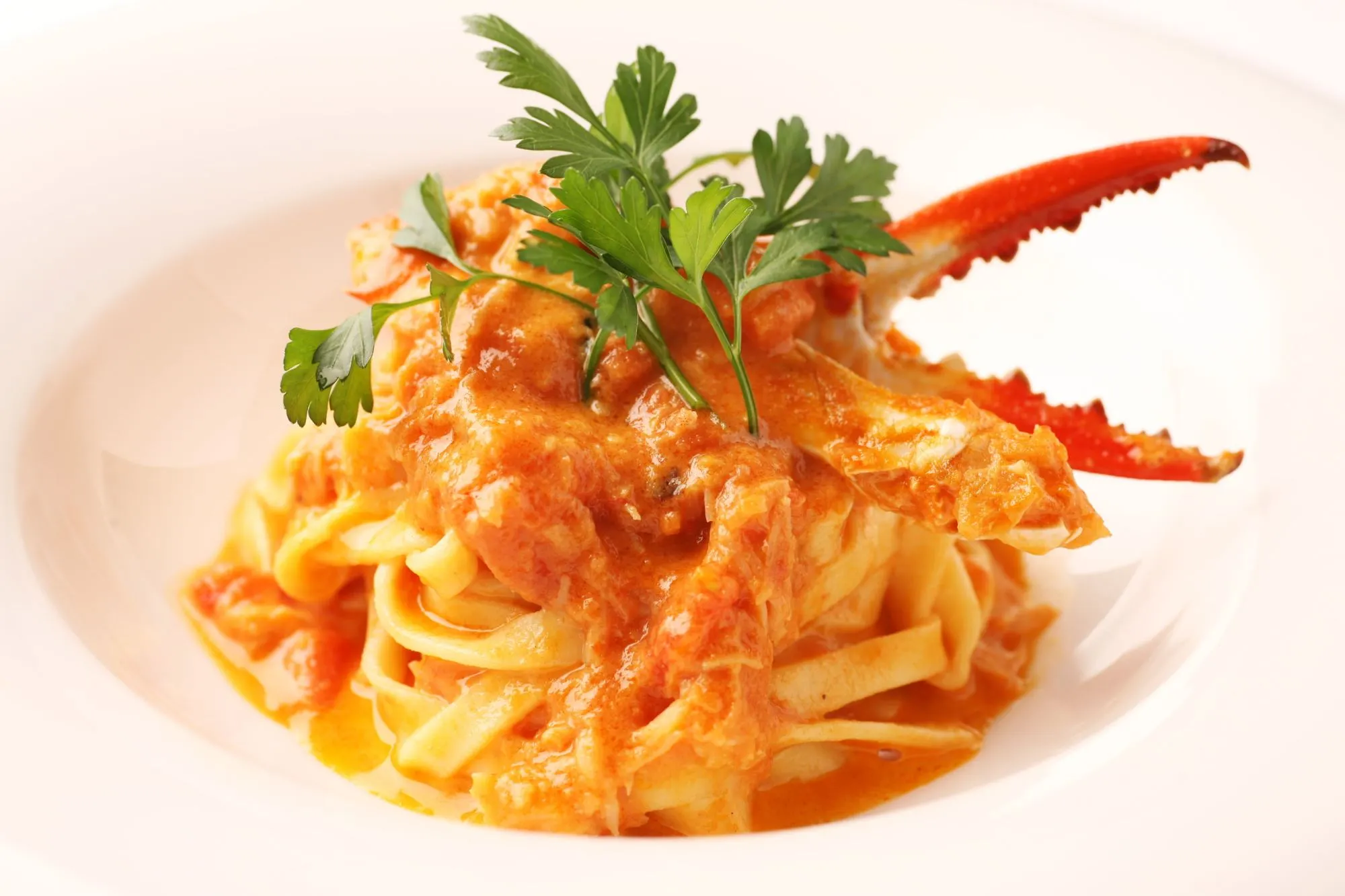 Frisk pasta med chili-krabbesauce og brøndkarse