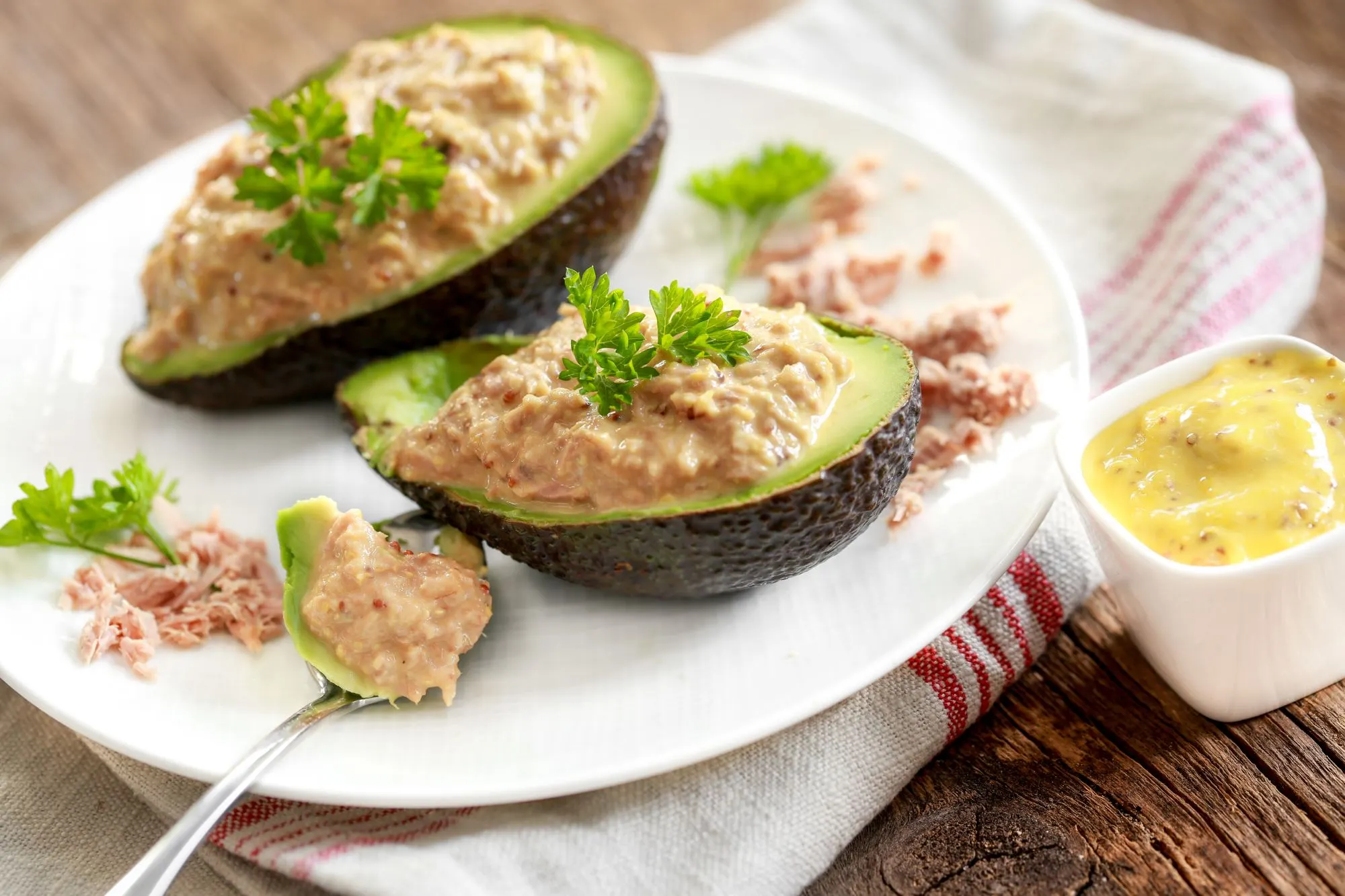 Avocado med røget torskerogn