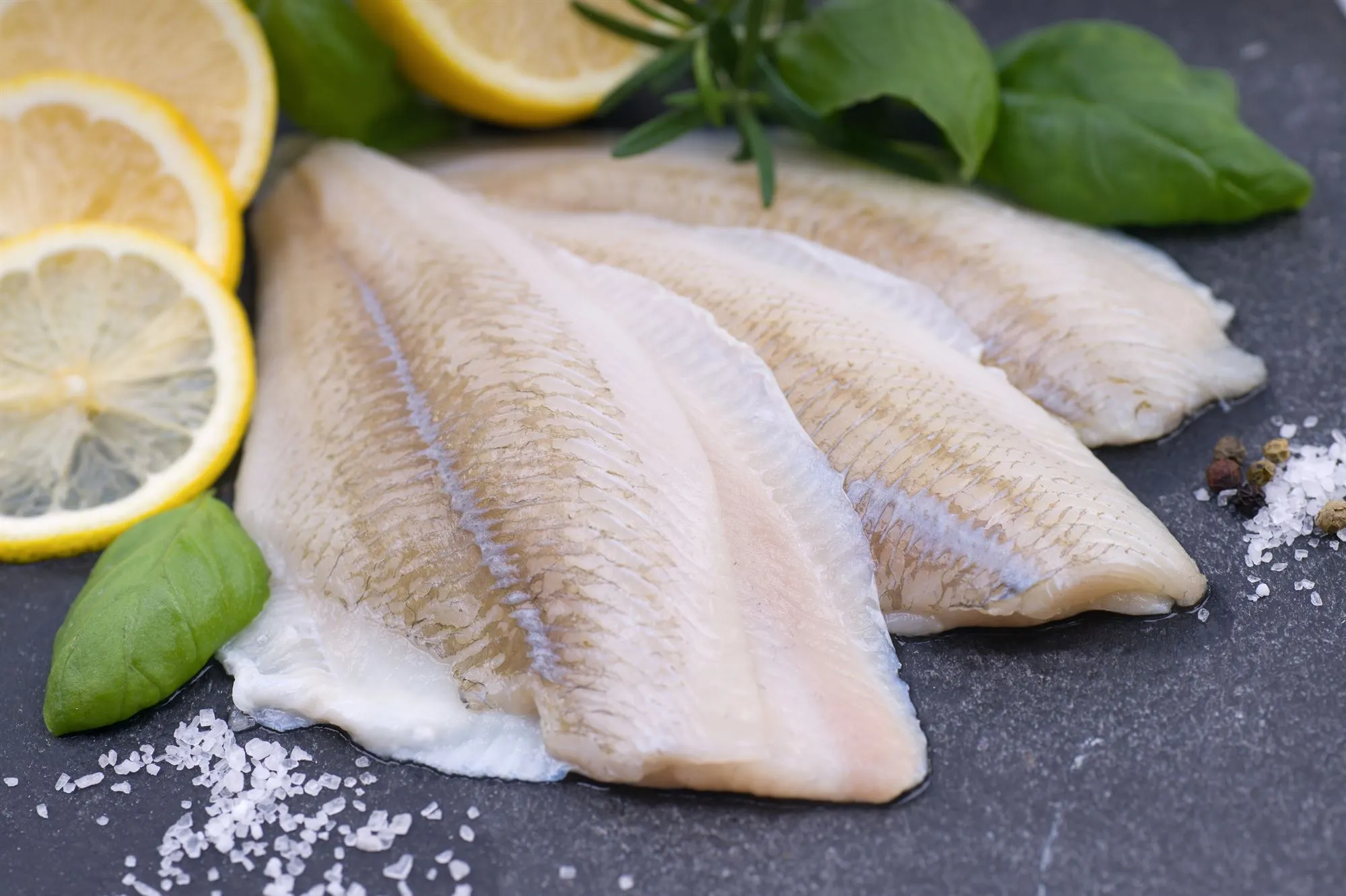 Rødspætteruller med parmaskinke og pasta