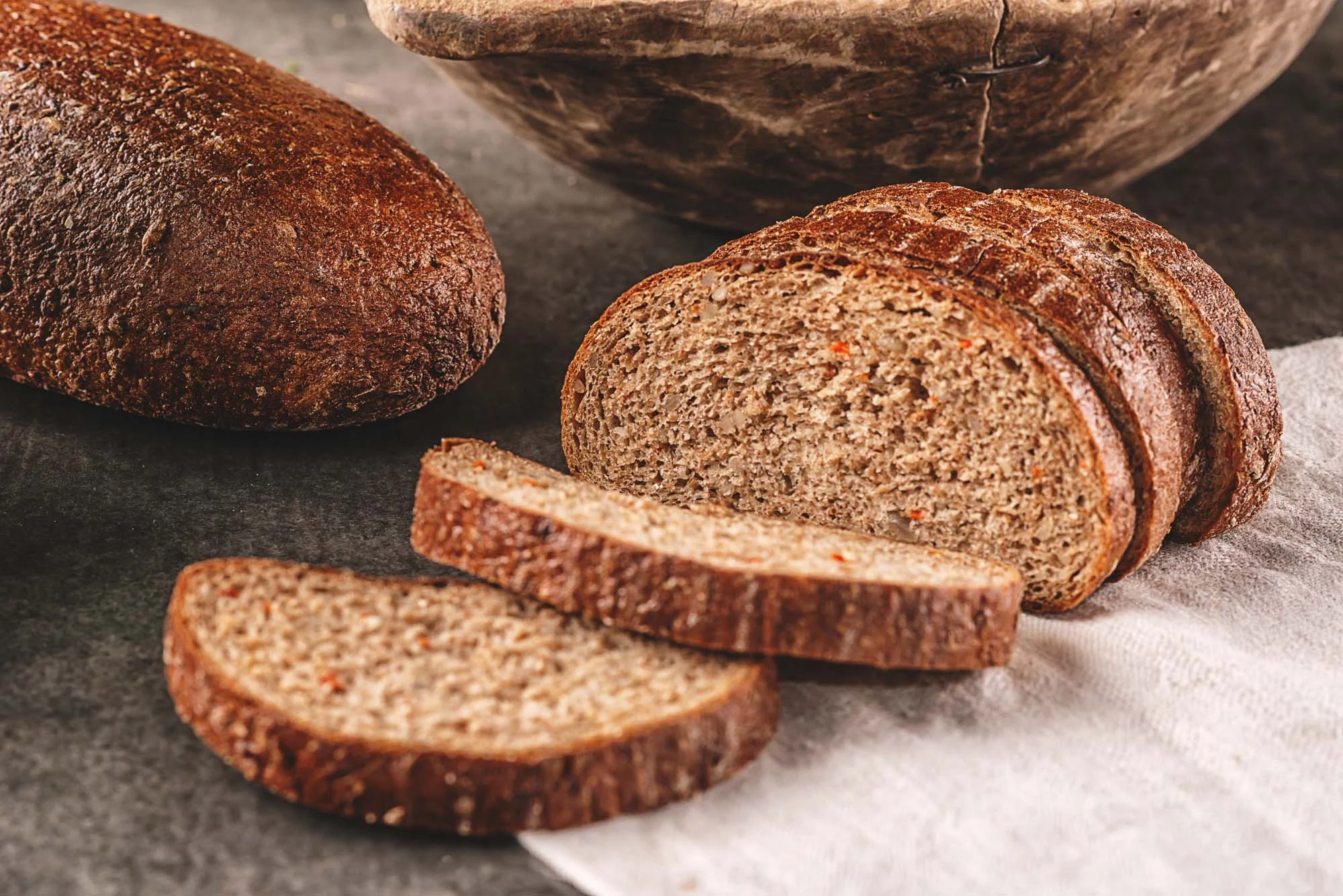 Groft brød med grøntsager